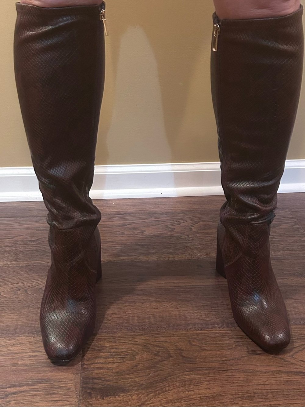 Franco Sarto Women’s Size 6.5 Gardeniah Knee High Boots Faux Snake Skin Burgundy